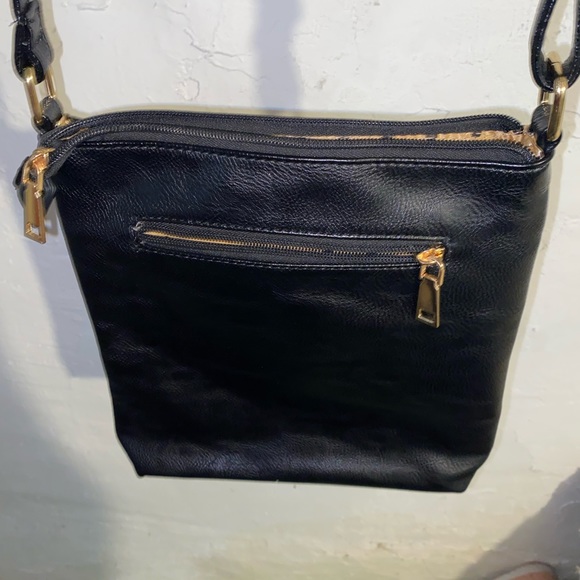 Red Lip Crossbody Bag for woman - Picture 5 of 11